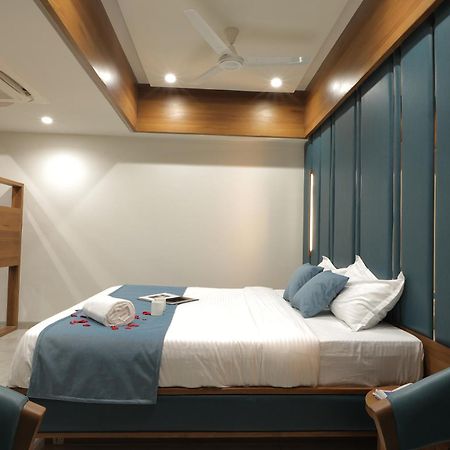 Plenteous Inn アーメダバード エクステリア 写真