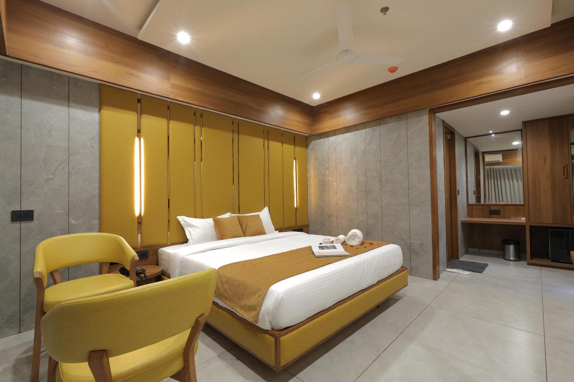 Plenteous Inn アーメダバード エクステリア 写真
